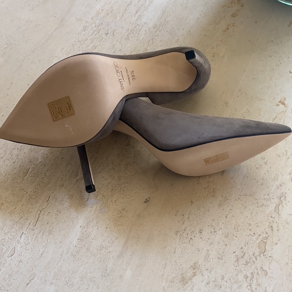 JIMMY CHOO GREY SUEDE DORSAY PUMP. NWT - Picture 6 of 8